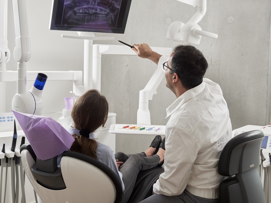 Dentista de Vértice Dental durante una consulta